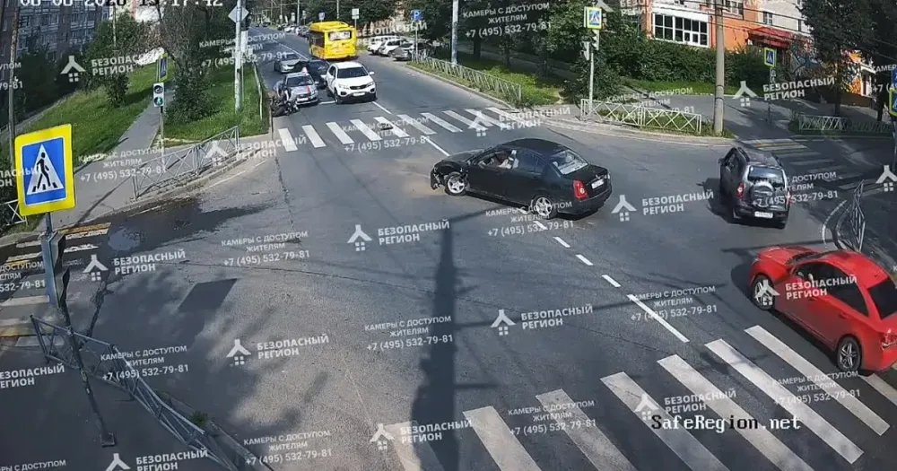 Место ДТП на перекрестке улиц Гагарина и Рыкачева в Ярославле